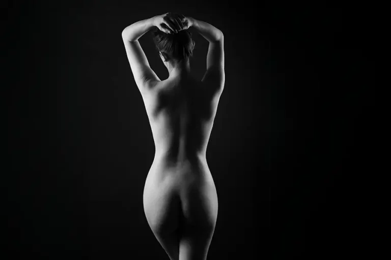 Une séance photo de nu artistique en studio à Paris