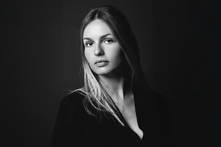 Lire la suite à propos de l’article Votre séance photo de portrait sur mesure dans mon studio